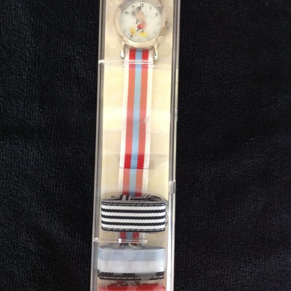 Vintage Disney Mickey Mouse Watch with Interchangable Watch Bands - Picture 8 of 8